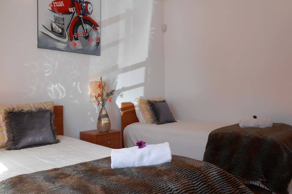 Entire apartment, Spacious 2 Bedroom Apt With Air - Con, Swimming Pool, Very Close To The Beach. in Cabanas de Tavira, Conceição e Cabanas de Tavira