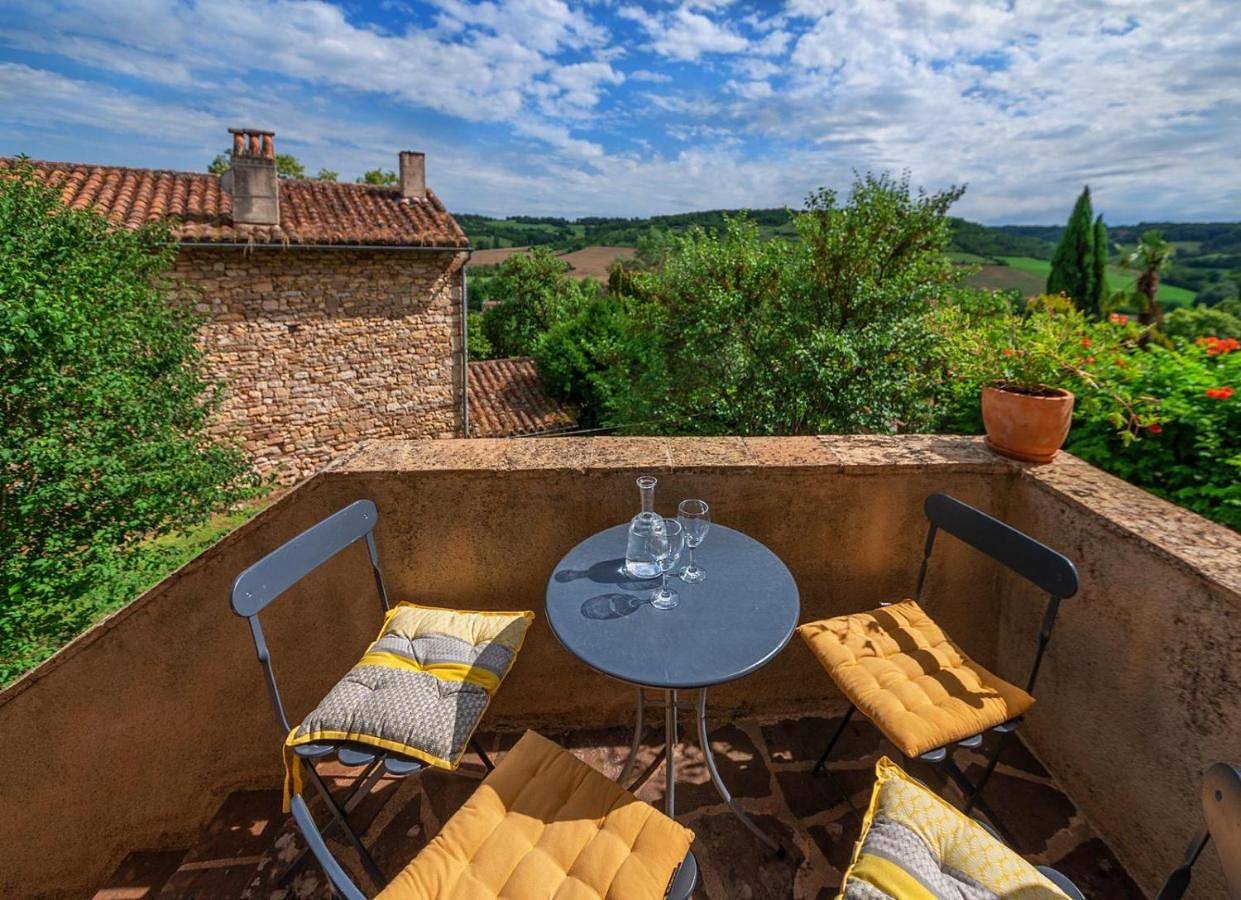 Superior Double Room in Cordes-sur-Ciel, Région d'Albi