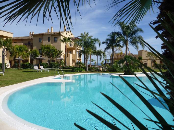 Apartamento para 4 personas, con Terraza además de Jardín y Piscina para niños en Benahavís