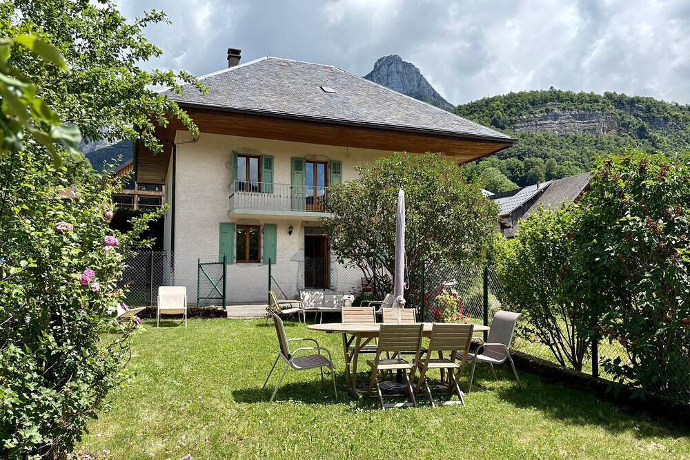 La Grange des Lilas - Jardin Wifi Parking - au coeur des montagnes in La Compôte, Région de Chambéry