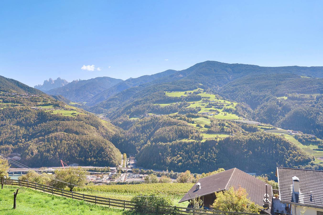 Ganze Wohnung, Ferienwohnung 'Oberhemberger Hof Oanser' mit Bergblick, Gemeinschaftsterrasse und Wi-Fi in Feldthurns, Dolomiti Superski