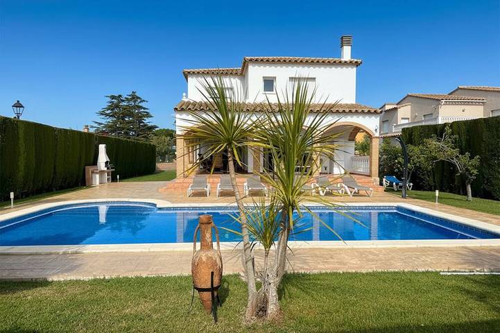 Villa pour 14 personnes, avec jardin et balcon à Sant Pere Pescador