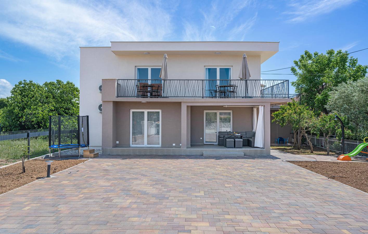 Ferienhaus für 10 Personen mit Terrasse in Pirovac, Šibenik-Knin