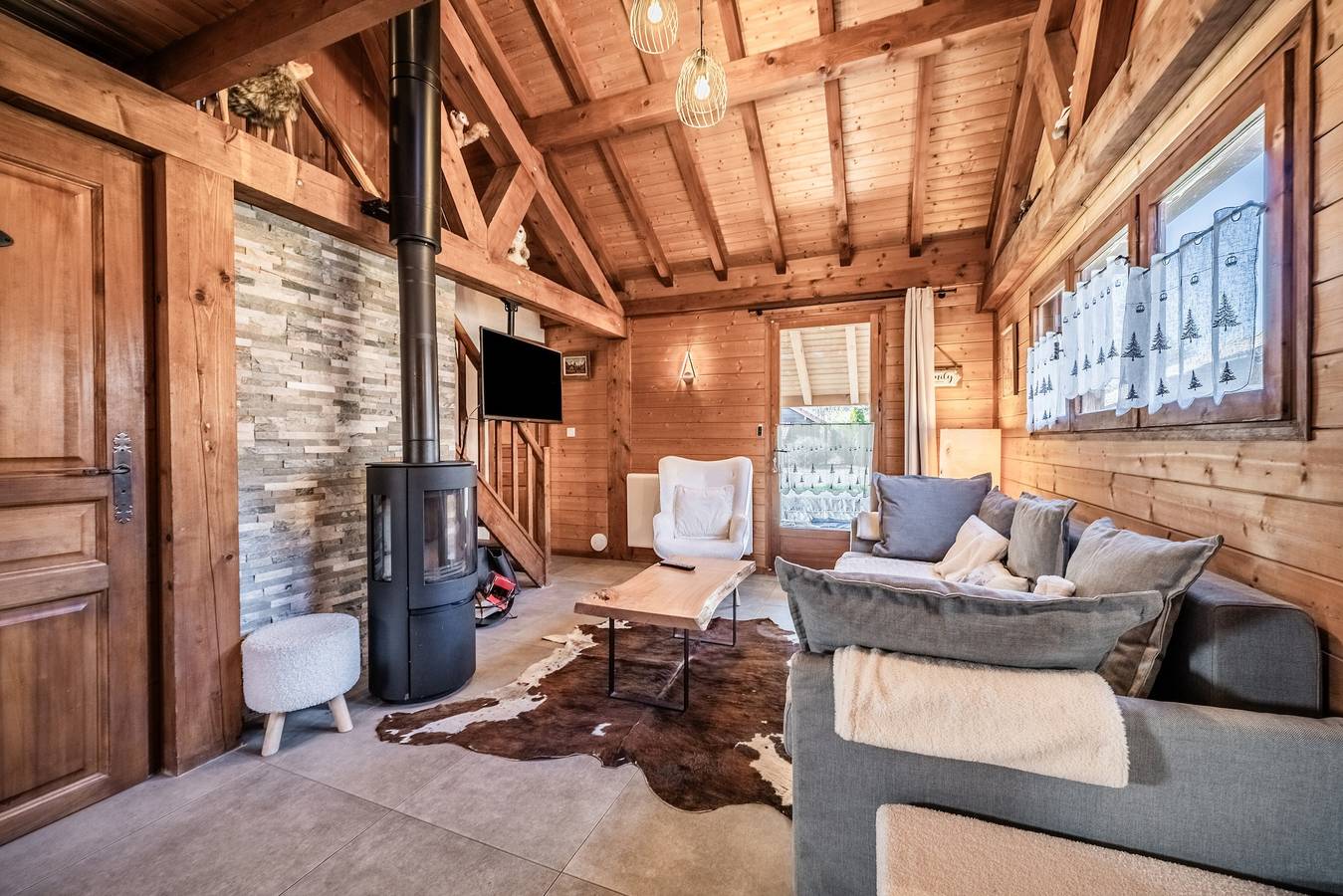Chalet “6p Premium - Zibeline” with Mountain View, Private Terrace, and Wi-Fi in Verchaix, Bonneville region