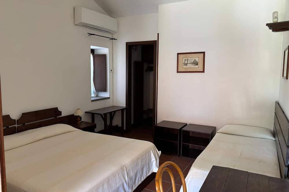 Bracciano Lake Farmhouse - Room Rosa in Anguillara Sabazia, Lago de Bracciano