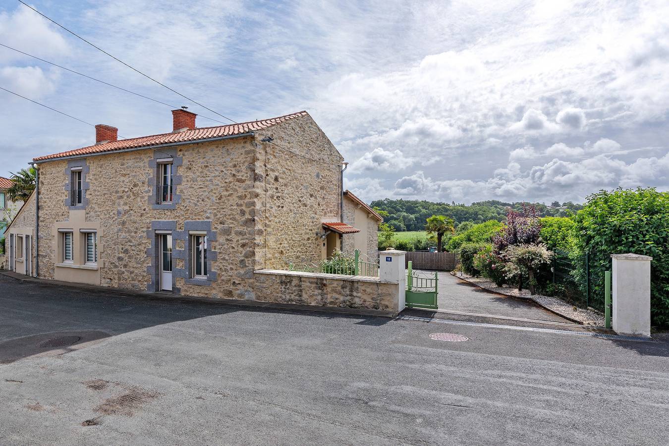 Le Clos des Prés avec Piscine, Spa et Baby-Foot in Chaillé-sous-les-Ormeaux, Région de La Roche-sur-Yon