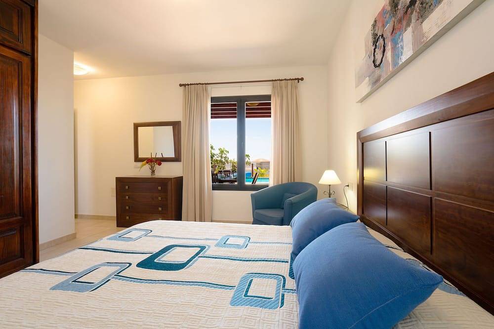 Villa Clara, zona tranquila en Tías con piscina privada, climatizada y barbacoa. in Tías, Lanzarote