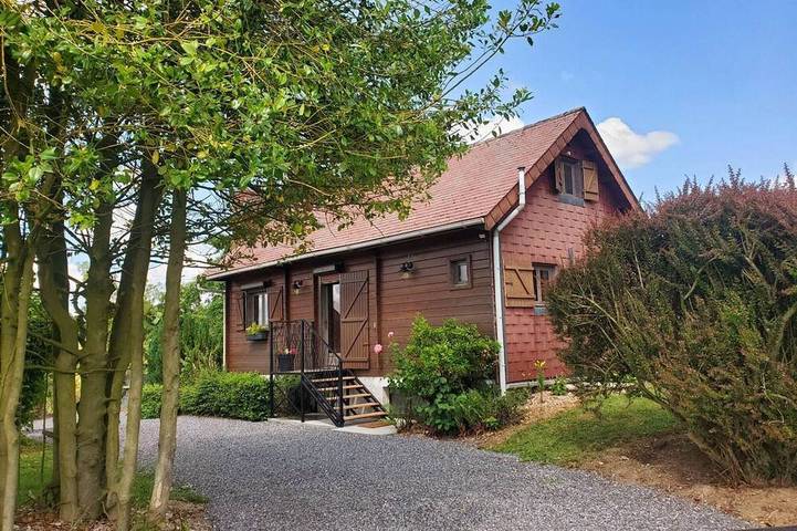 Gîte pour 4 personnes, avec jacuzzi et jardin dans Floyon