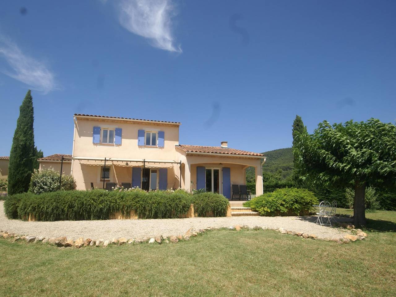 Villa in kleiner Domäne mit Pool und Tennisplatz in Aups, Brignoles Region