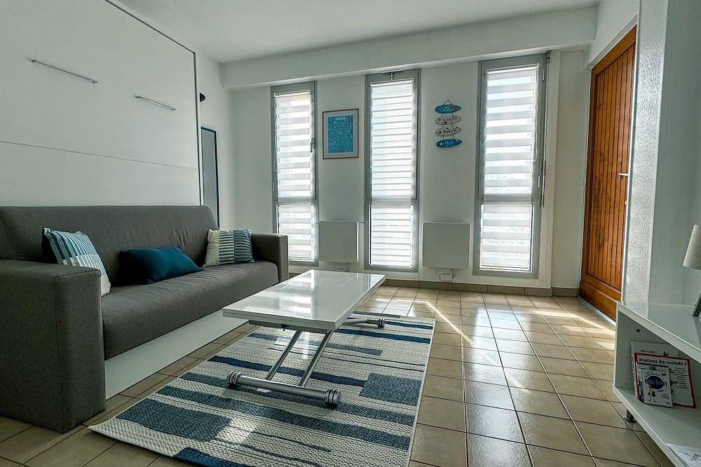 Entire apartment, Sea view studio near Trestel beach in Trévou-Tréguignec, Pink Granite Coast