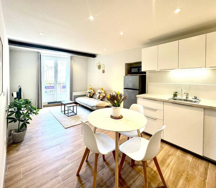 Appartement de vacances pour 4 personnes, avec balcon et vue à Orange