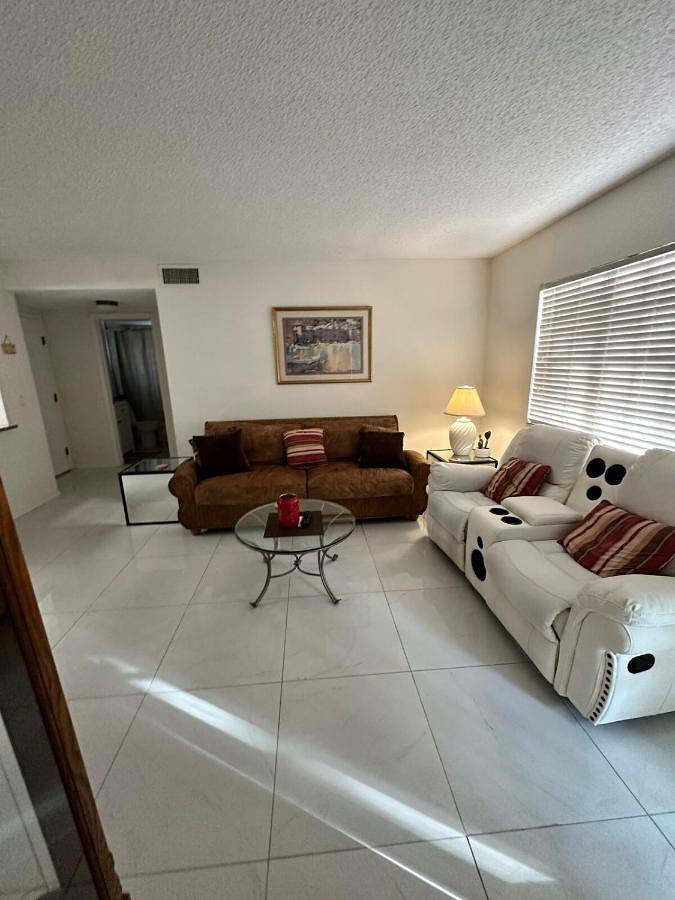 Appartement de vacances pour 4 personnes, avec vue ainsi que jardin et piscine - 1