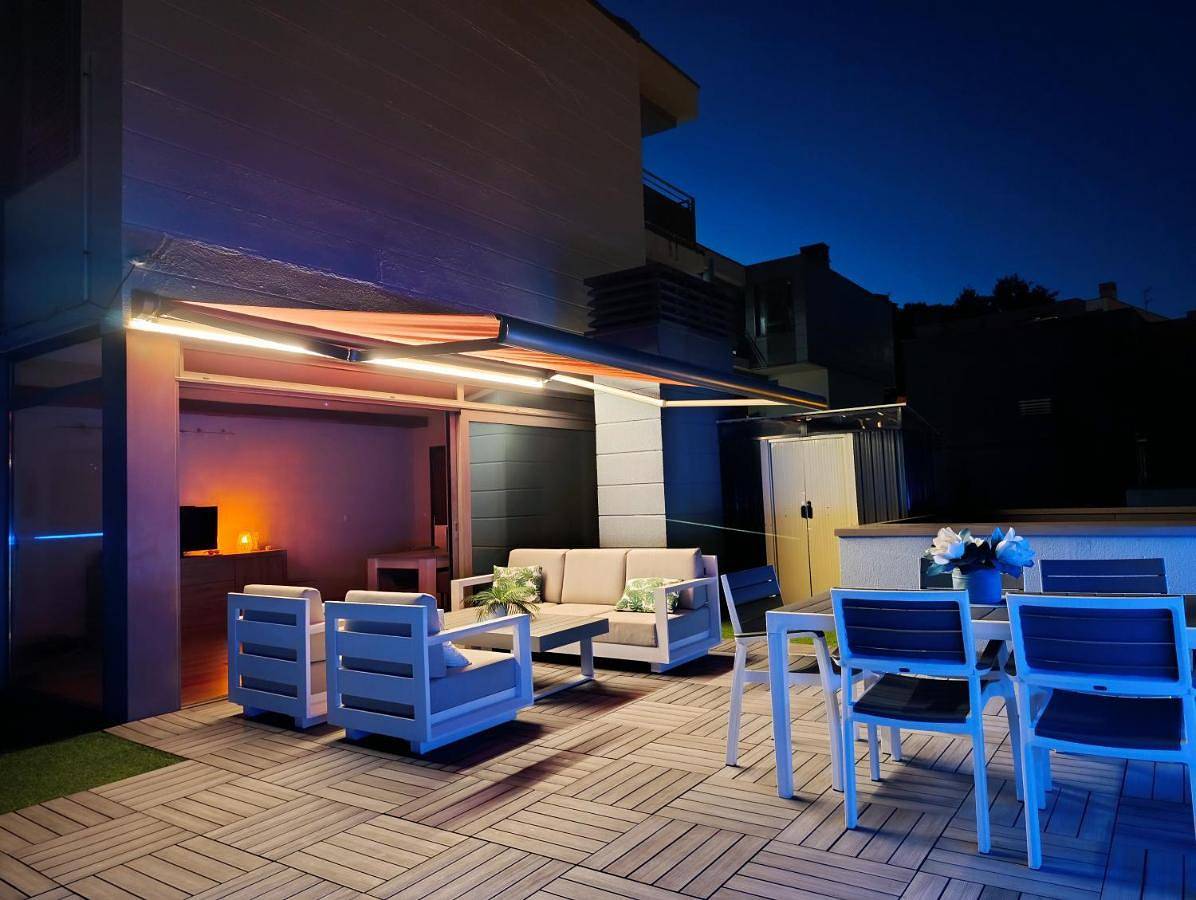 Apartamento entero, Ático Chill-Out de lujo con piscina y garaje gratis in Vigo, Costa de Galicia