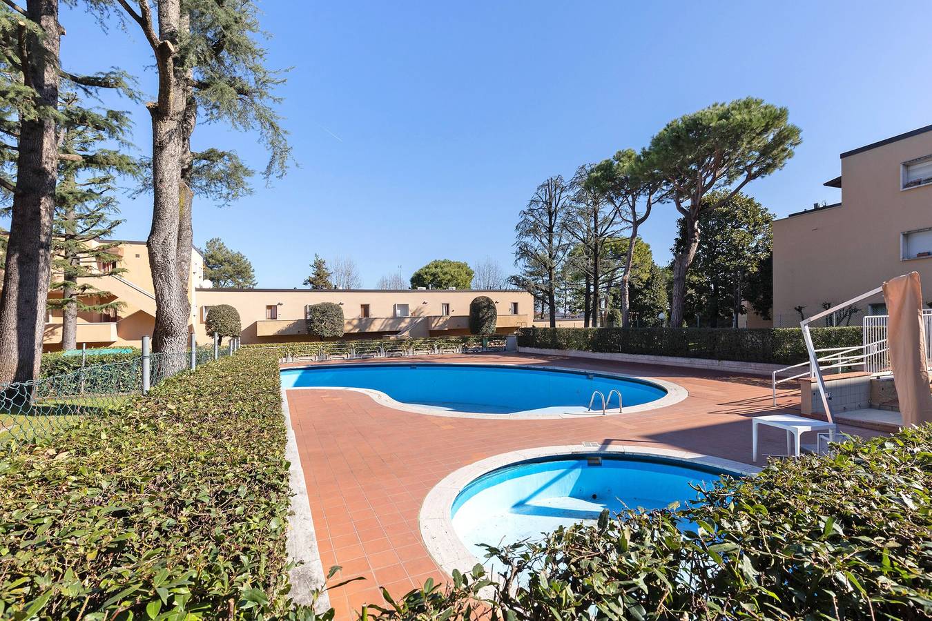 Apartamento entero, Apartamento 'La Pelusa Peschiera' con piscina compartida, Wi-Fi y aire acondicionado in Peschiera del Garda, Montañas Garda