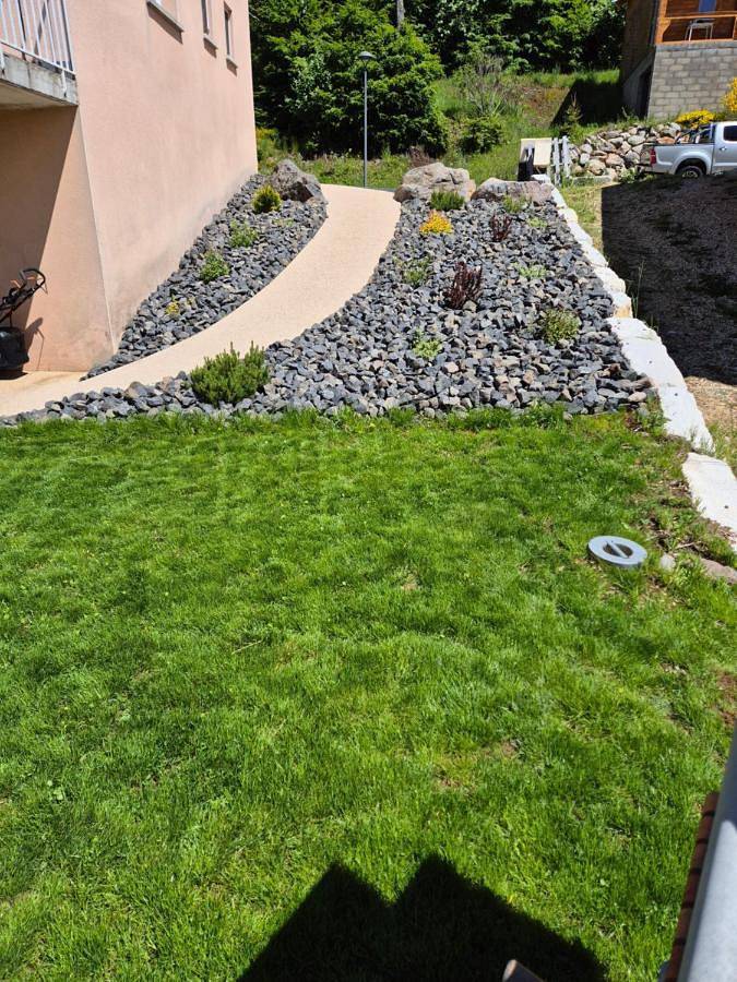 Location de vacances pour 6 personnes, avec vue et jardin à Prades-d'Aubrac - 2