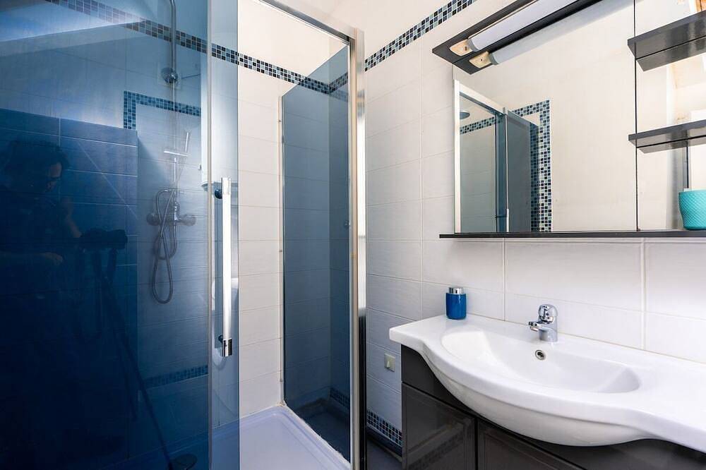 Ganze Wohnung, Apartment-Eigenes Badezimmer in Louvres, Val-d'Oise