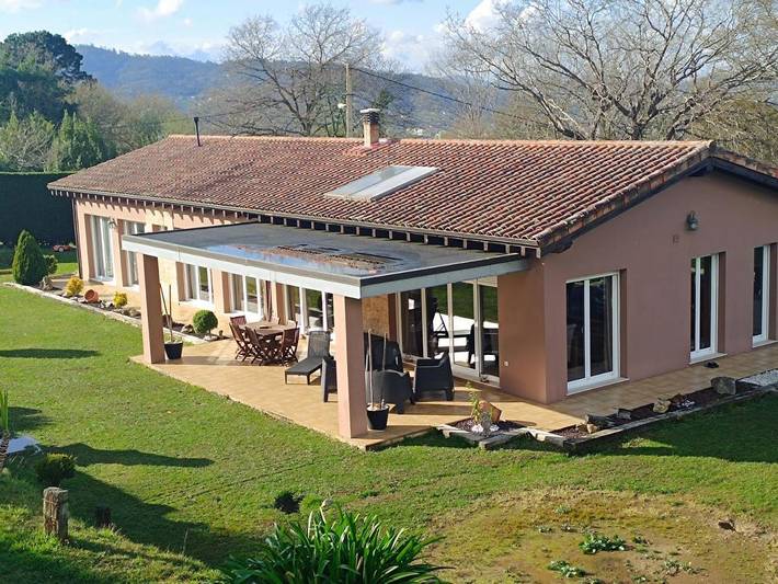 Chalet para 8 personas, con Terraza y Jardín en Oviedo