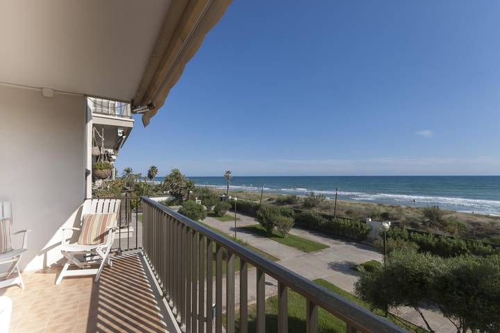 Ganze Ferienwohnung, Beach front apartment in Gavà Mar, Pine Beach in Platja de Gavà (Gavà), Gavà