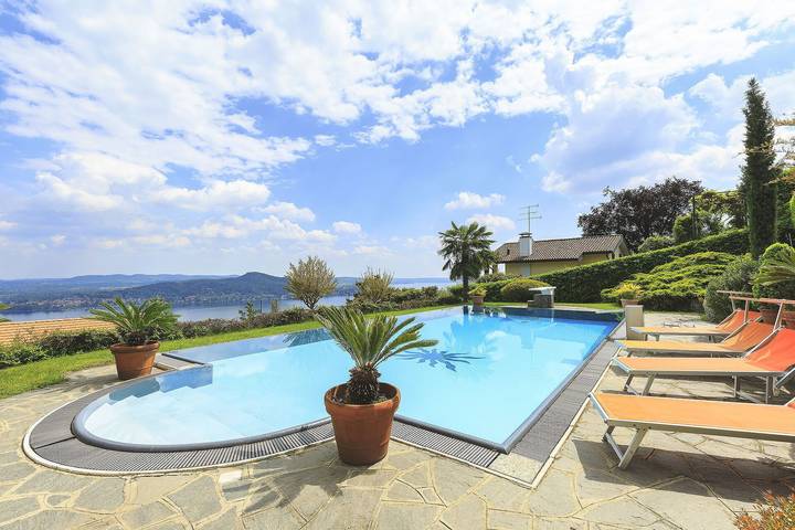 Villa für 8 Personen, mit Seeblick und Garten sowie Balkon am Lago Maggiore