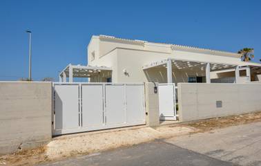 Location de vacances pour 6 personnes, avec terrasse et jardin à Punta Secca