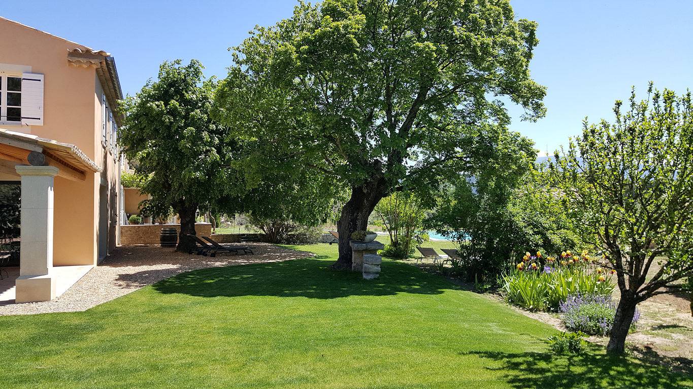 Mas provençal 200 m², climatisé, piscine, classé 4 **** in Vaison-la-Romaine, Parc naturel régional du Mont-Ventoux