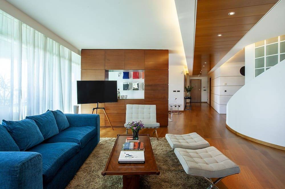 Apartamento inteiro, Sea view Luxury Apart. in Condo, Garden, Beach, Pool, Lisbon area in Paço de Arcos, Costa de Lisboa