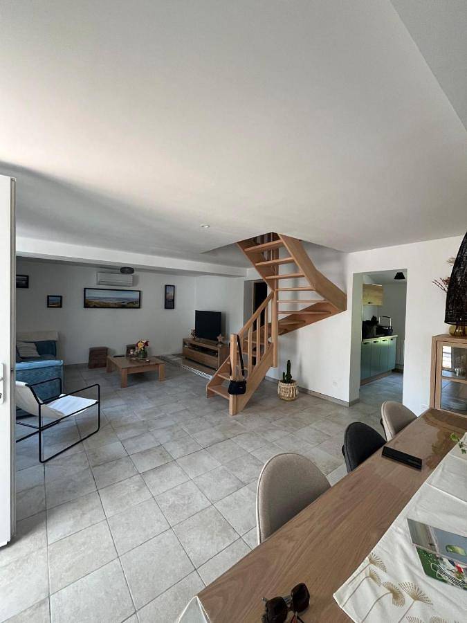 Location de vacances pour 6 personnes, avec jardin à Colline-Beaumont