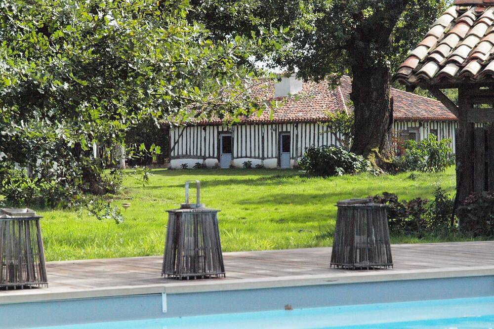 Le bonheur ! Tout confort avec jacuzzi en pleine nature in Luxey, Landes