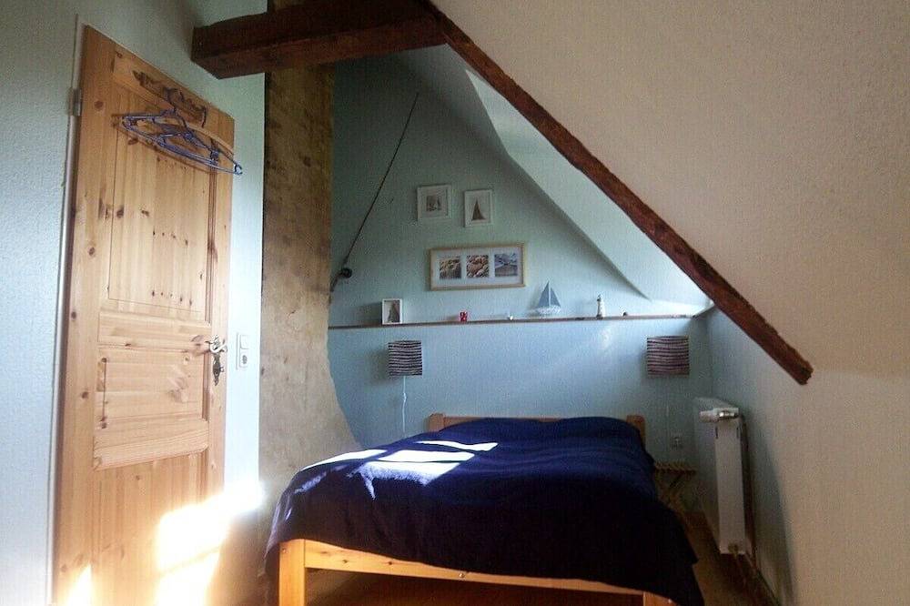 Ganze Wohnung, Gemütliche Ferienwohnung mit Reetdach am Landschaftsschutzgebiet am Achterwasser in Hohendorf (bei Wolgast), Wolgast