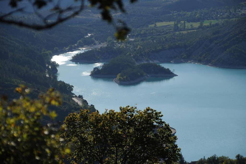 Comps sur Artuby, le tilleul et le four, Jabron in Comps-sur-Artuby, Parc naturel régional du Verdon