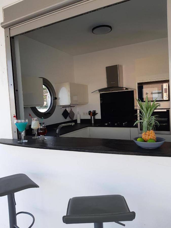 Location de vacances pour 14 personnes, avec piscine ainsi que vue et jardin dans Plage de Malendure - 4