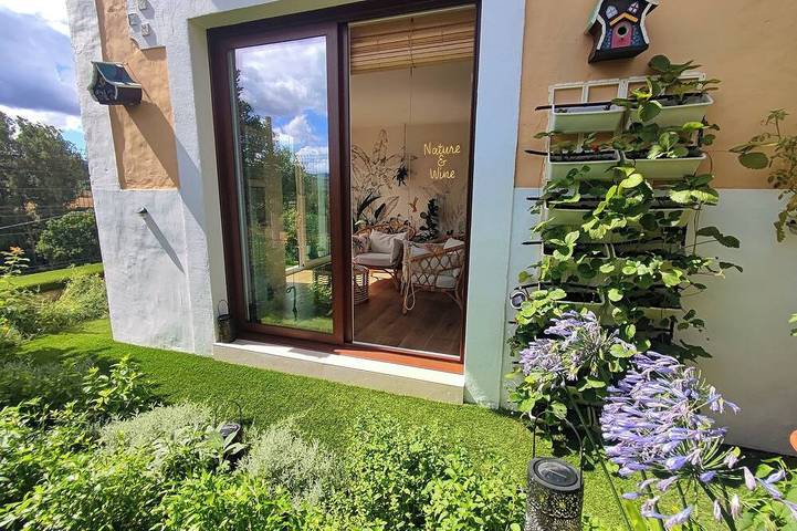 Countryside retreat for two with private garden near Rioja wineries in Condado de Treviño, Cordillera Cantábrica