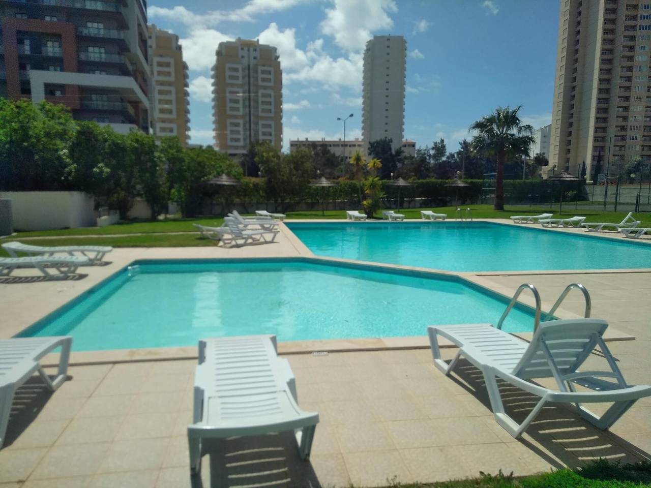 Ganze Wohnung, Apartment 'Paraíso Beira-Mar' mit Gemeinschaftspool, Wlan und Klimaanlage in Praia da Rocha, Portimão