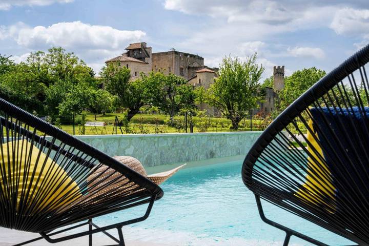 Hôtel pour 3 personnes, avec sauna et piscine ainsi que jardin et jacuzzi, animaux acceptés à Larressingle