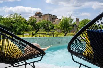 Hôtel pour 5 personnes, avec jacuzzi et jardin ainsi que piscine et sauna à Larressingle