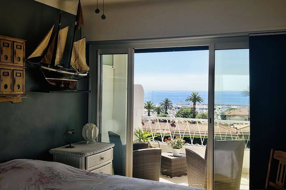 Entire apartment, Bright apartment with sea view in Beaulieu-sur-Mer, Nice region