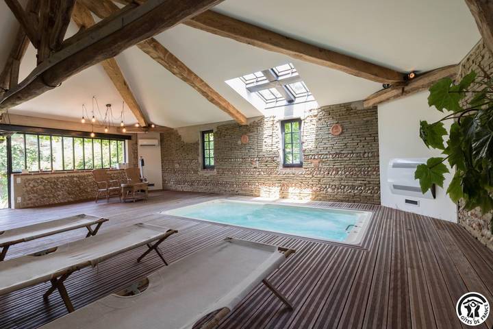 Gîte pour 6 personnes, avec Jacuzzi et Terrasse ainsi que Jardin et Piscine