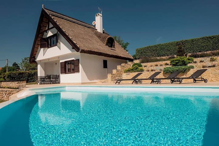 Ferienhaus für 6 Personen, mit Terrasse und Garten in Csopak