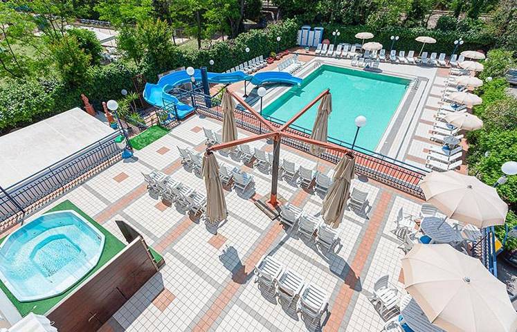 Appartamento per 3 persone, con piscina e giardino nonché idromassaggio in San Mauro A Mare