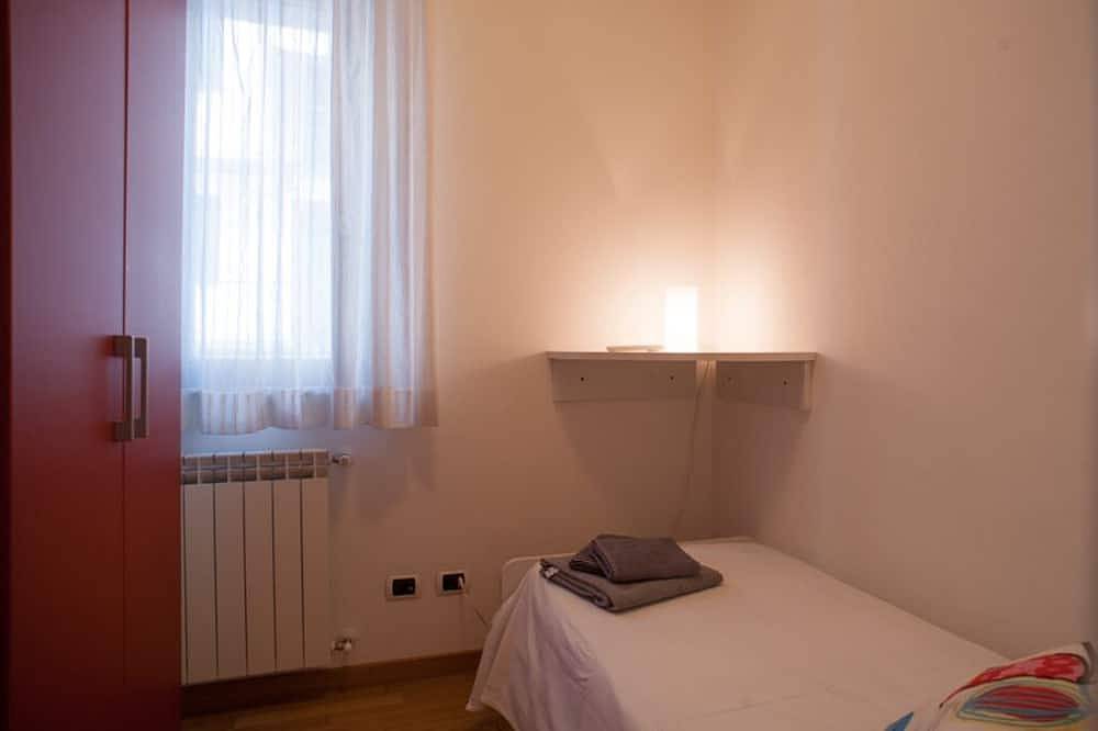 Renovated House Only 100mt from the beach with Wifi and A/C and private parking in Viareggio, Italienische Riviera