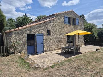 Gîte pour 5 personnes, avec terrasse ainsi que piscine et jardin dans Chanverrie