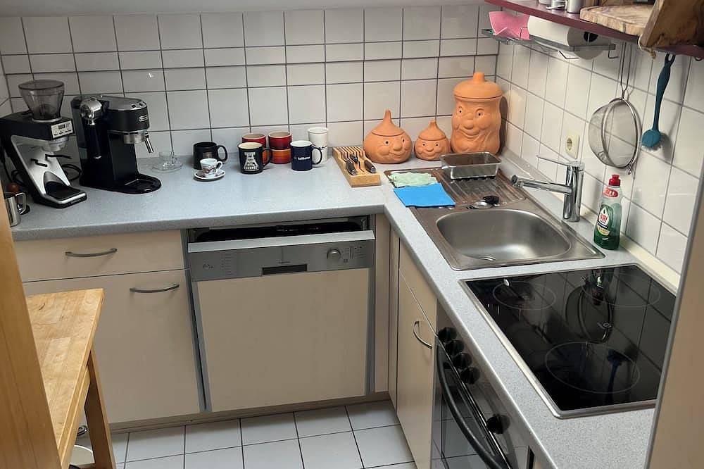 Ganze Wohnung, Helle 2-Zimmer-Dachgeschosswohnung in Neufahrn b. Freising - zur Untermiete in Neufahrn bei Freising, Oberbayern
