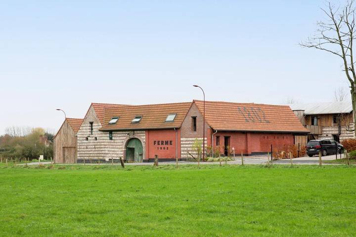 Gîte pour 5 personnes, avec Balcon et Terrasse ainsi que Jacuzzi et Jardin à Sainghin-en-Mélantois