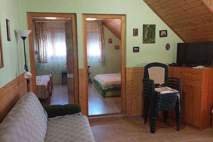 Family-friendly house with pool, 4 apartments, air conditioning, quiet location in Zamárdi. in Zamárdi, Siófok