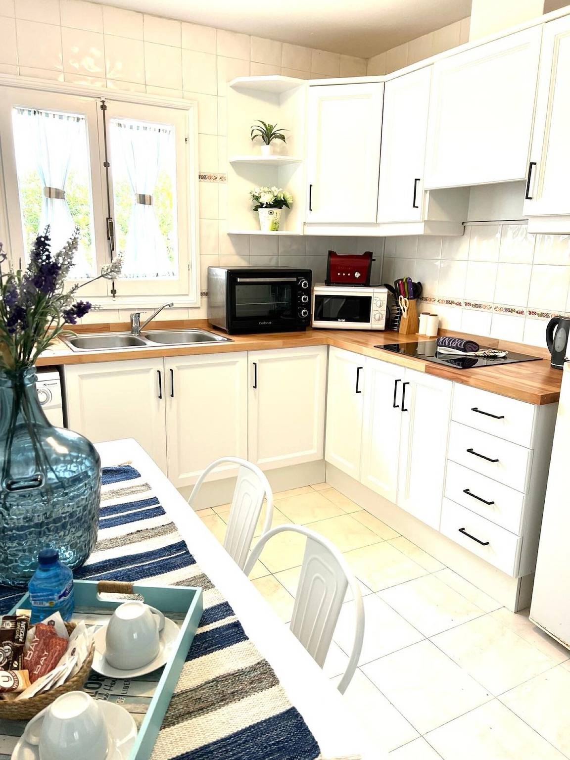 Mooi Vakantie Appartement "Apartamento Delfín 2" met Zwembad, Terras & Wifi, foto 8