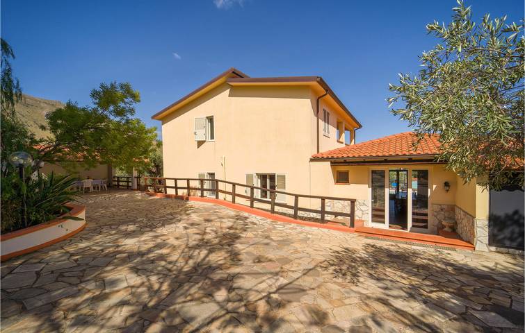 Poolside Terrace with AC: 2km to Beach in Trabia, Palermo Province