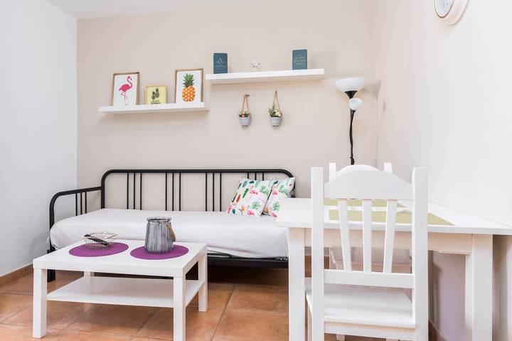 Apartamento entero, Apartamento "Céntrico Lobos" Cerca de la Playa con Balcón y Wi-Fi in Puerto de Corralejo, La Oliva
