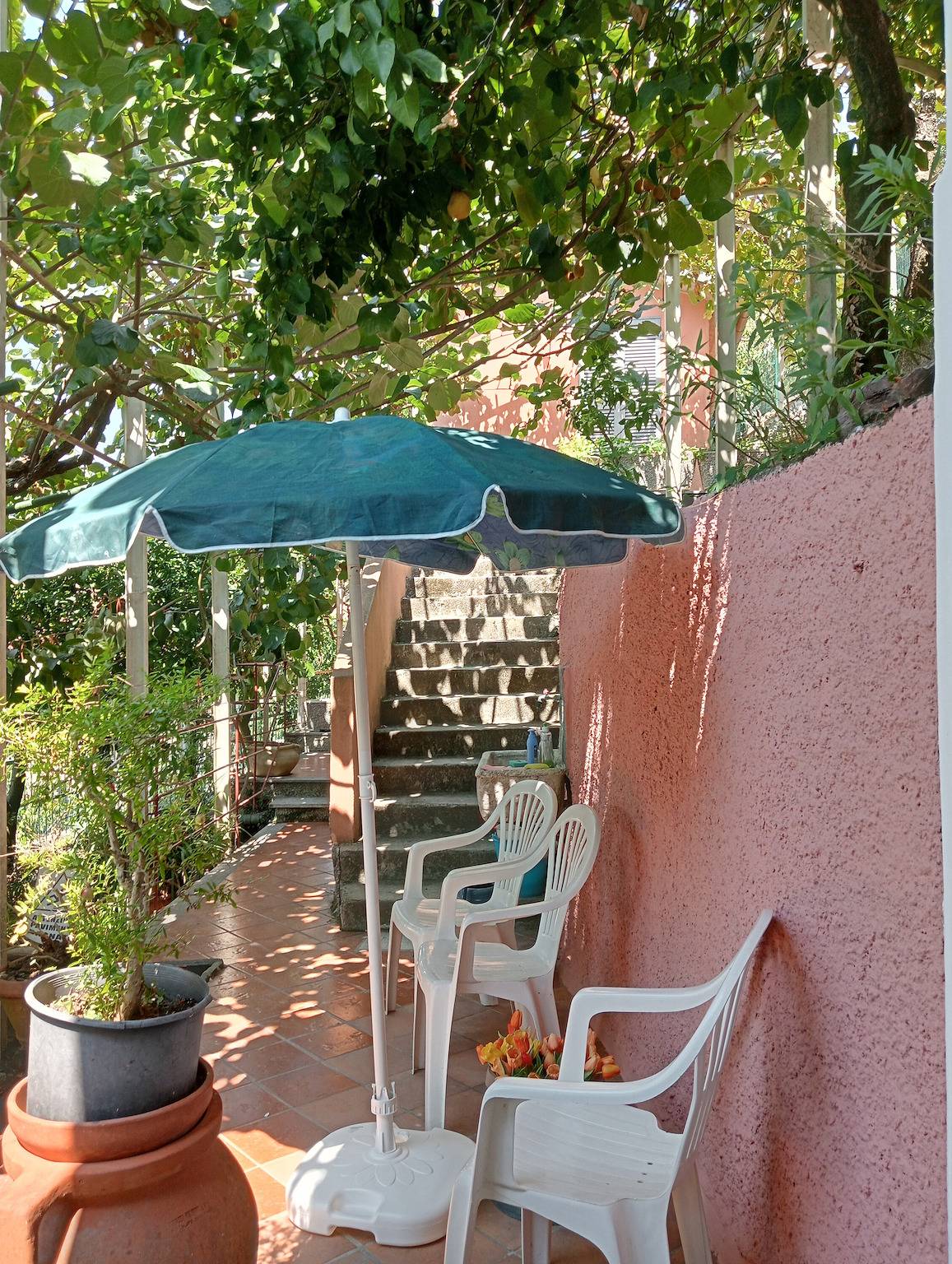 Apartamento entero, Casa de vacaciones 'Roses House' con vistas a la montaña, Wi-Fi y aire acondicionado in Sestri Levante (City), Sestri Levante