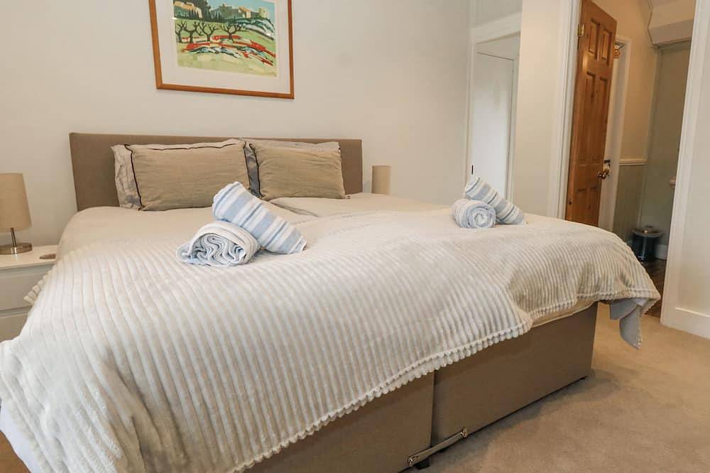 Bobbin Cottage, pet friendly, character holiday cottage in Swanage in Dorset