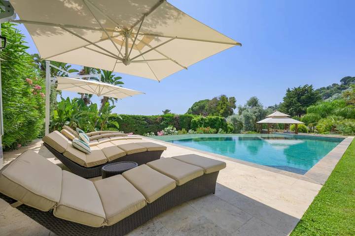 Maison de vacances pour 10 personnes, avec jardin ainsi que balcon et piscine, adapté aux familles dans les Alpes maritimes